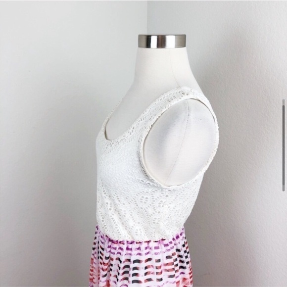 Lily Rose lace maxi dress - Picture 3 of 8